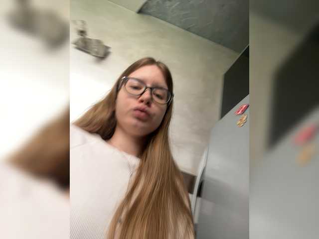 LUXUKISSKA's BongaCams show and profile