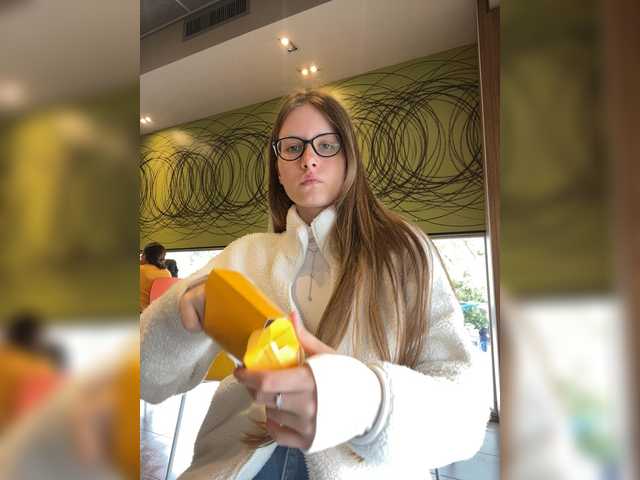 LUXUKISSKA's BongaCams show and profile