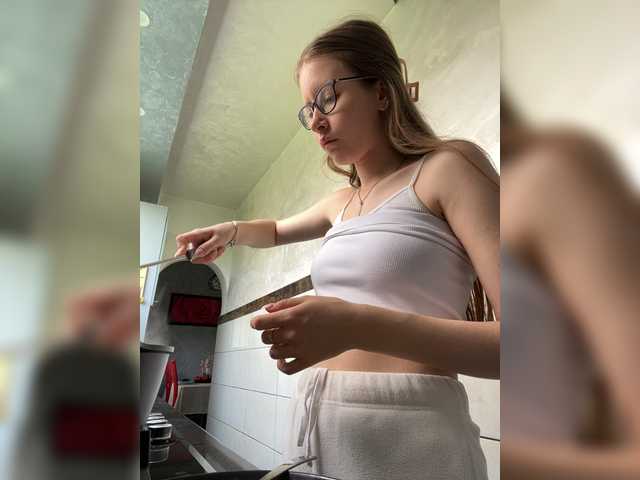 LUXUKISSKA's BongaCams show and profile