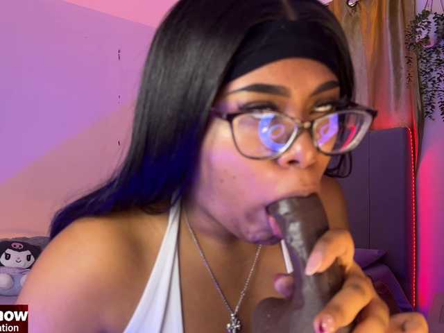 EvonyVegaa live cam on BongaCams