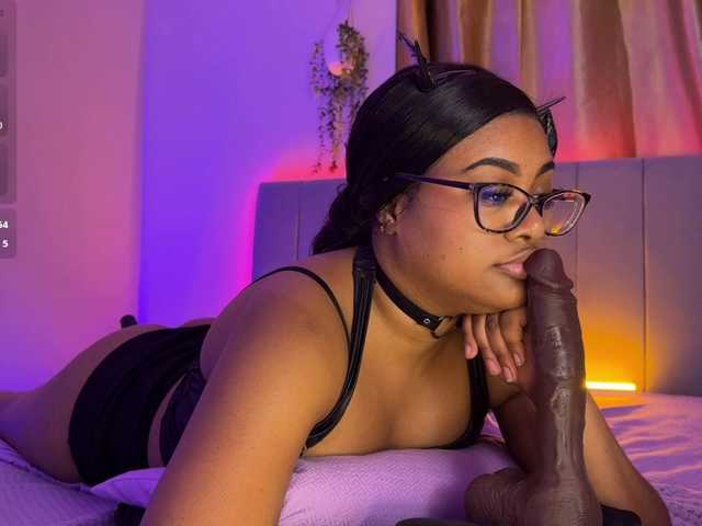 EvonyVegaa live cam on BongaCams