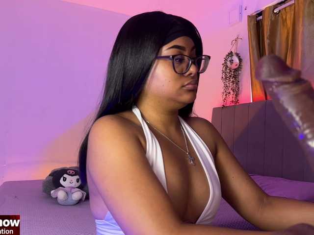 EvonyVegaa live cam on BongaCams