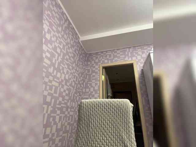 Model ini sedang live sekarang. Nancyh