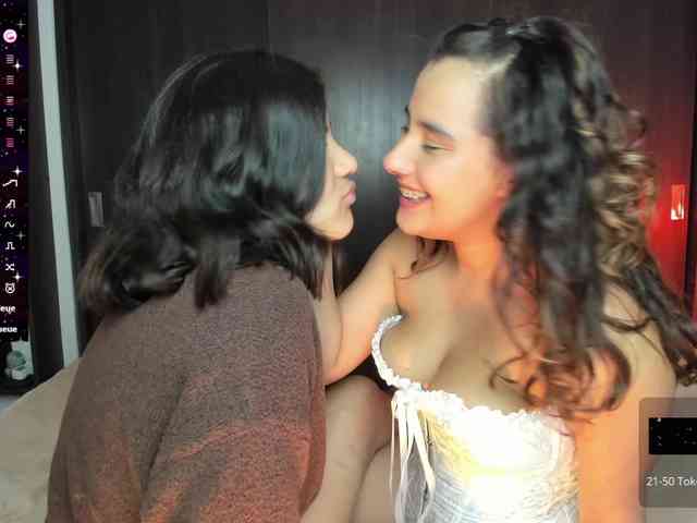Sara-and-cami webcam