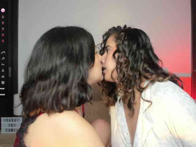 Sara-and-cami webcam