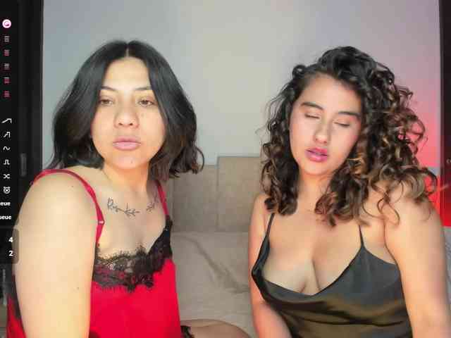 Sara-and-cami webcam