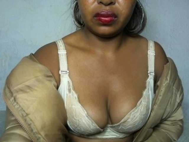 Muluna live cam on BongaCams