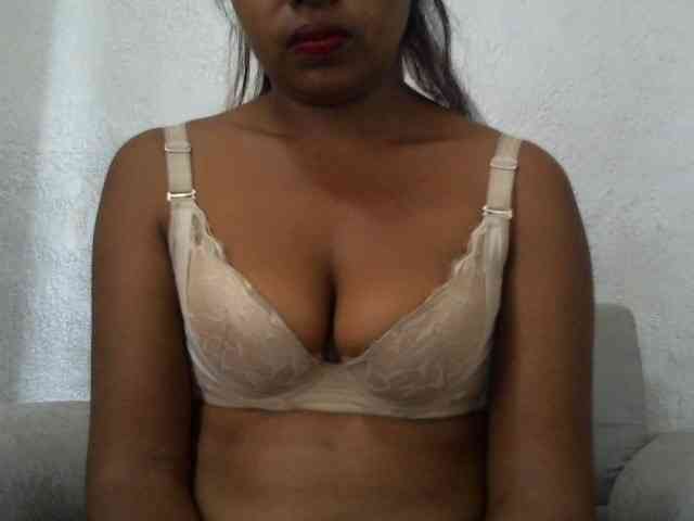 Muluna Live Webcam on BongaCams