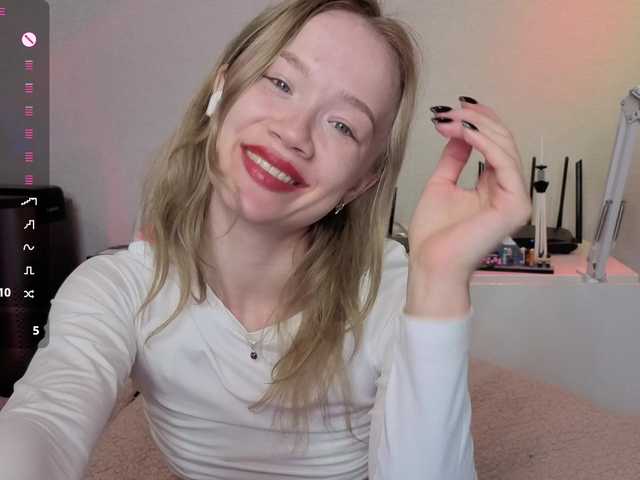 alicecutey live cam on BongaCams