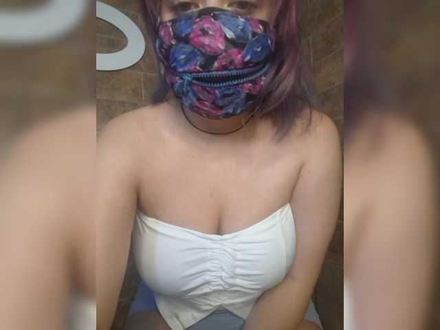 eridaamorous-1 live webcam show