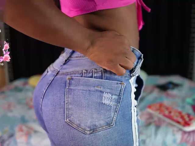 CheatingNeighborr live cam on BongaCams