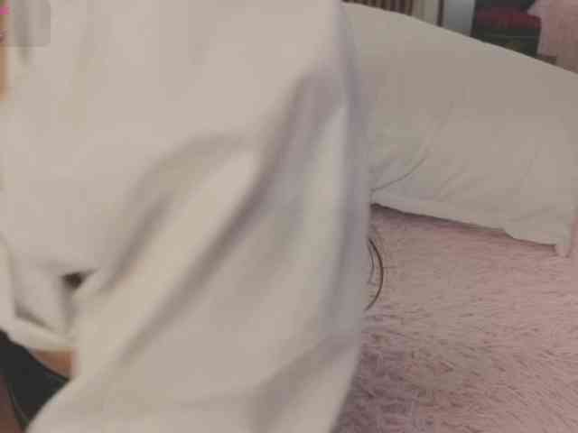 kimhilton- webcam