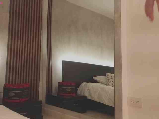 kimhilton-