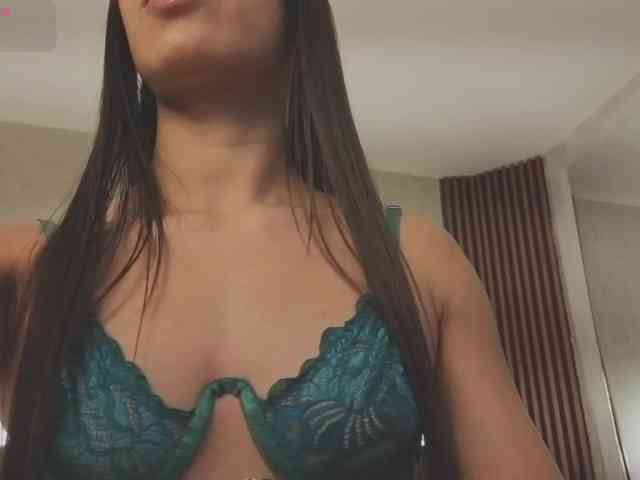 kimhilton-