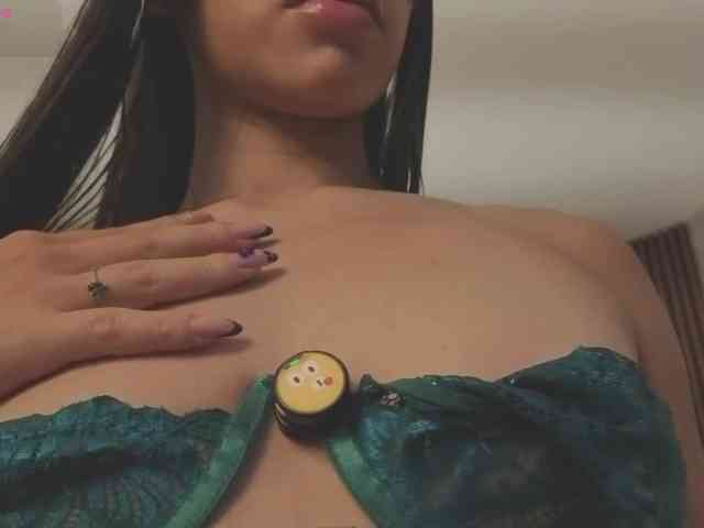 kimhilton-