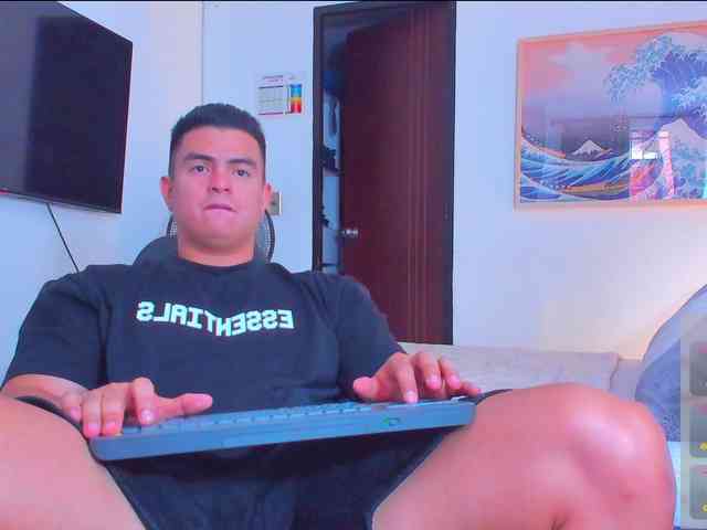 RjBarto Live Webcam on BongaCams