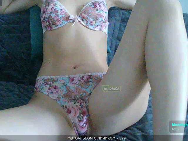 Mari27121 live cam on BongaCams