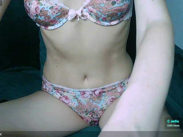 Mari27121 live cam on BongaCams