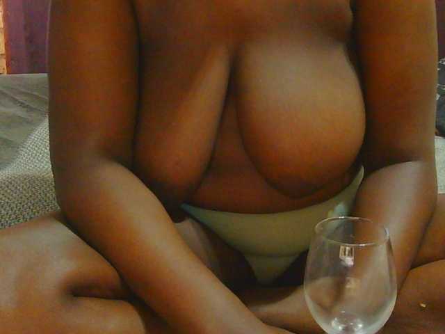 AngelBlackChoco, en directo ahora en BongaCams