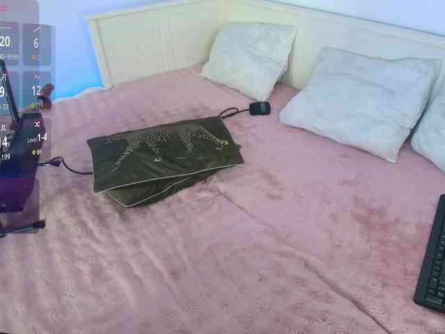 DaisyAbby03 webcam