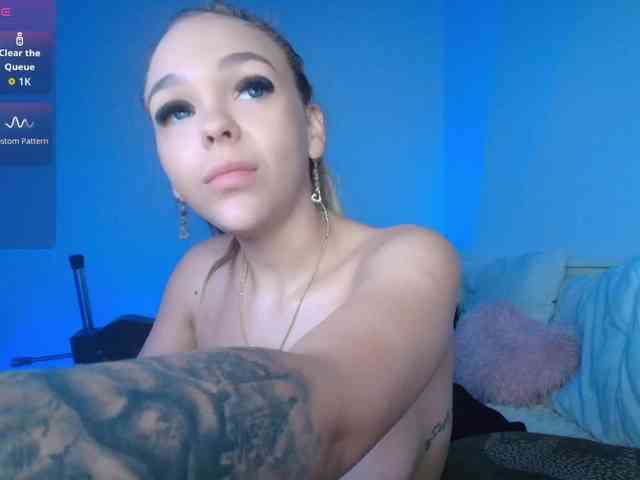 DaisyAbby03 webcam