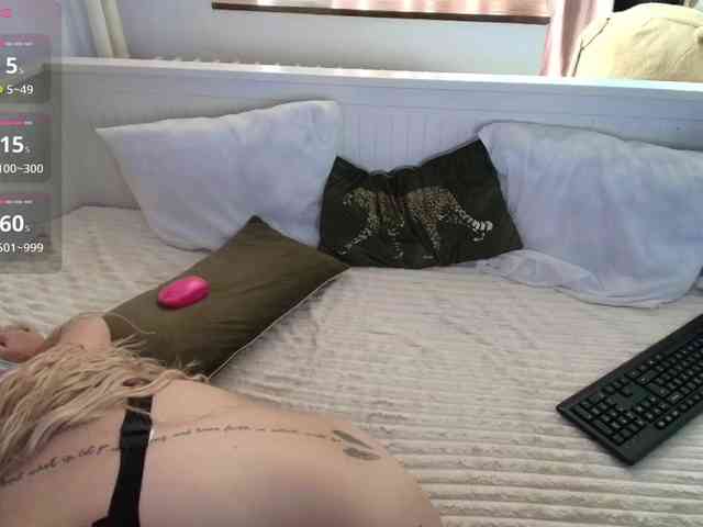 DaisyAbby03 webcam