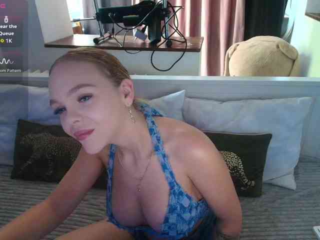DaisyAbby03 webcam