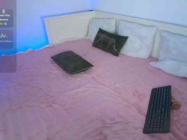 DaisyAbby03 webcam