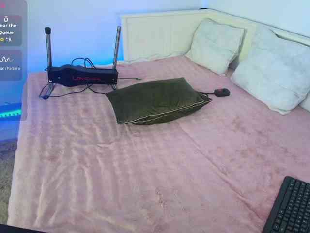 DaisyAbby03 webcam