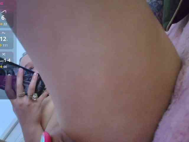 DaisyAbby03 webcam