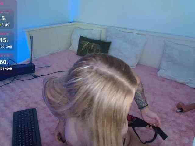 DaisyAbby03 webcam