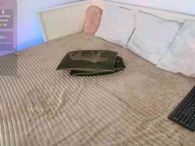 DaisyAbby03 webcam