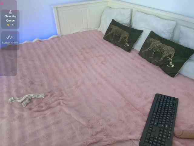 DaisyAbby03 webcam