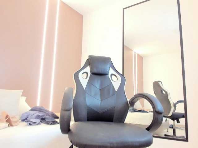 zoee-zi live cam on BongaCams