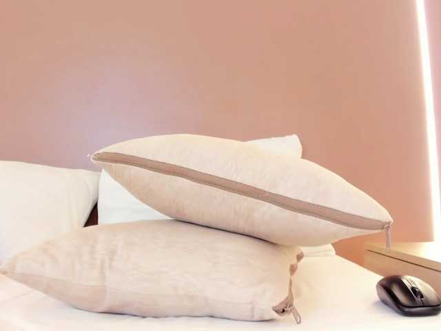 zoee-zi live cam on BongaCams