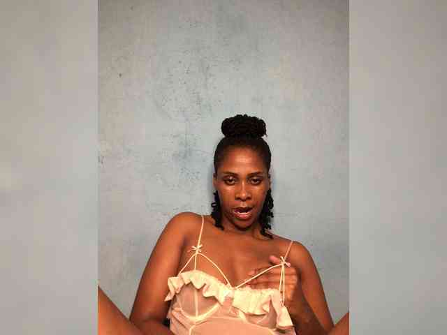 SnackQueen webcam