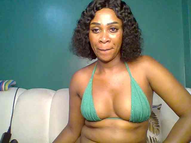 SnackQueen webcam