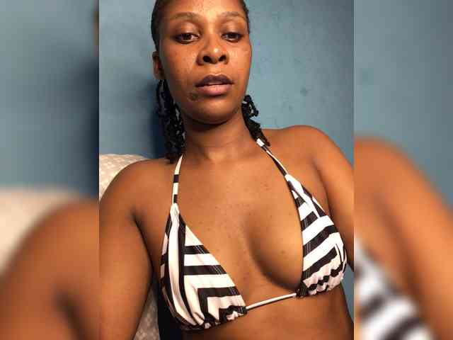 SnackQueen webcam