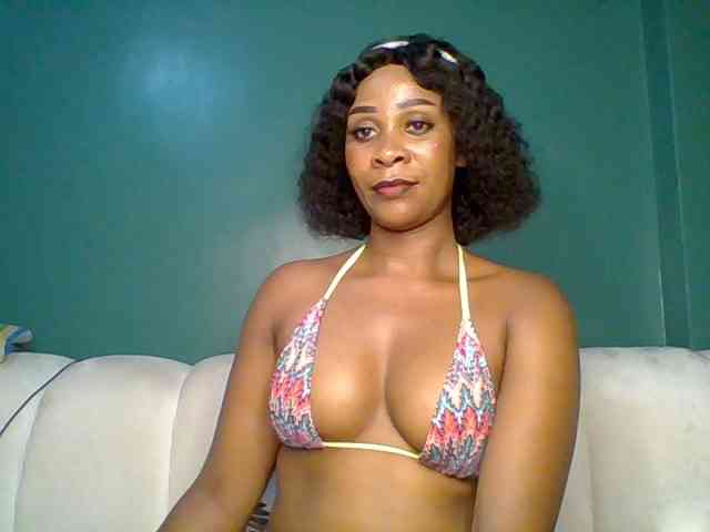 Model: SnackQueen