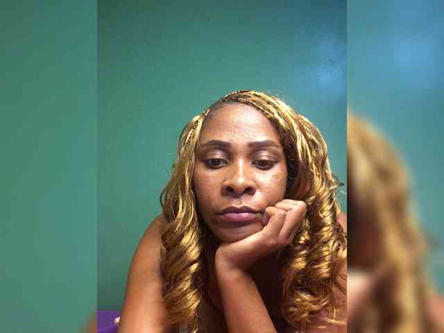 SnackQueen webcam