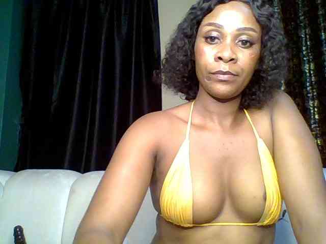 SnackQueen webcam