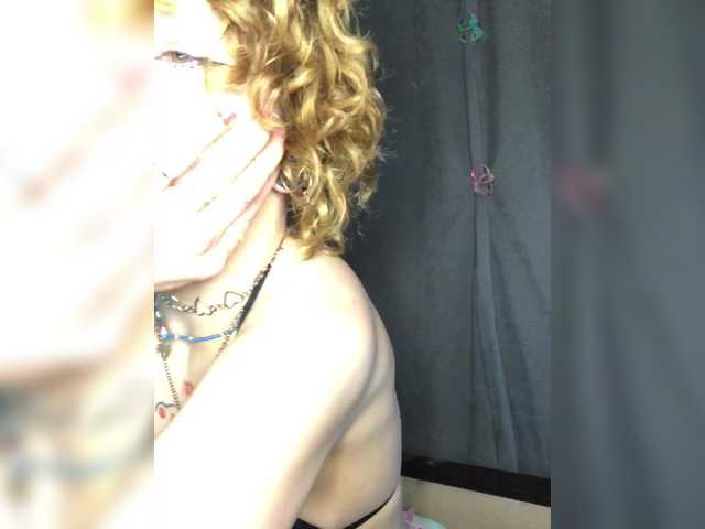 Miley Live Cam on BongaCams