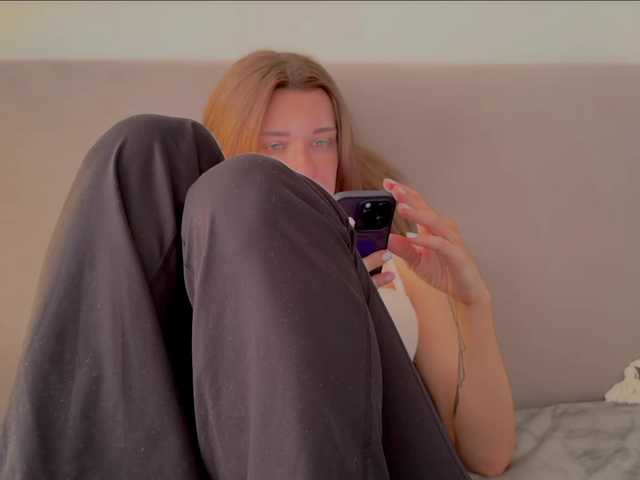 KiraLeo live webcam show