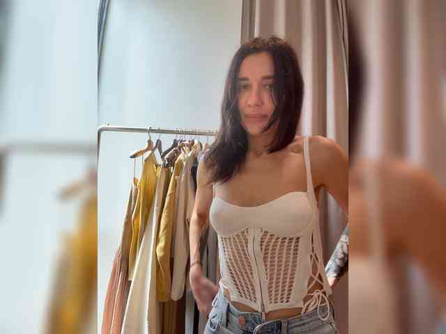 KiraLeo webcam