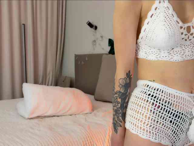 KiraLeo webcam