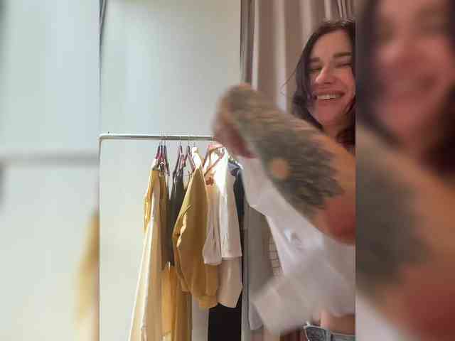KiraLeo webcam