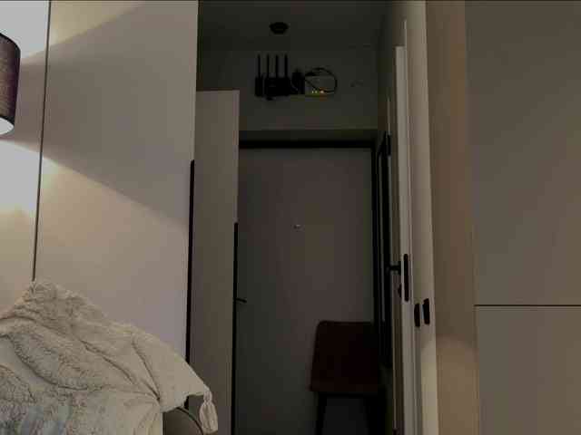 KiraLeo webcam