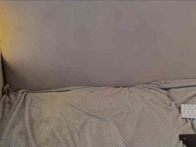 KiraLeo webcam