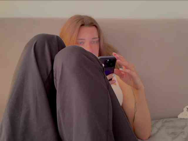 KiraLeo webcam