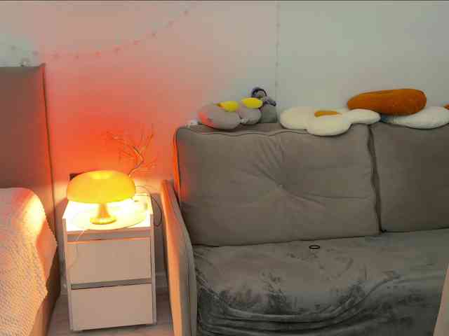 KiraLeo webcam